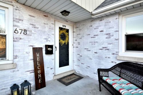 678 Fairfield Ave, Elmhurst, IL 60126-4217