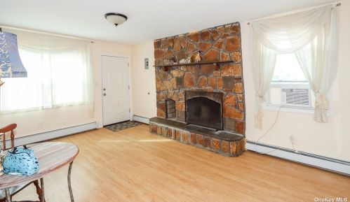 53 Jackson Ave, Babylon NY  11702-4208 exterior