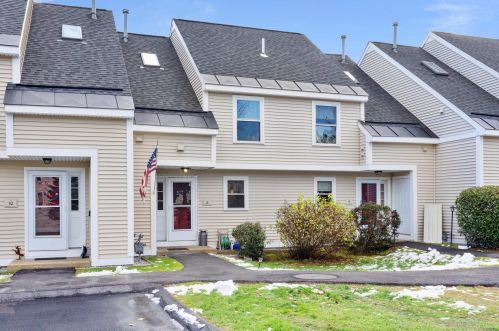 8 Modena Dr, Concord, NH 03303-1547