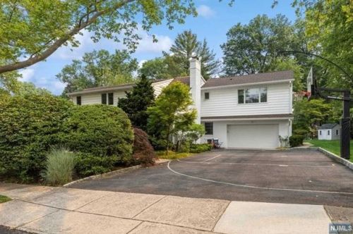 711 Camperdown Rd, Teaneck NJ  07666-2008 exterior