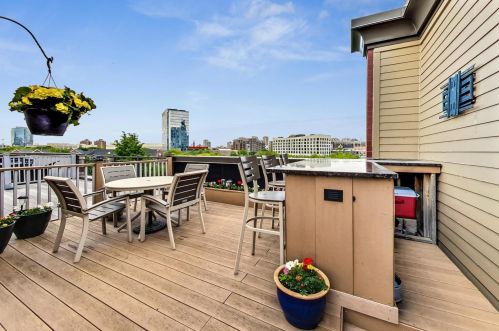 1032 Crosby St, Chicago IL  60610-2404 exterior