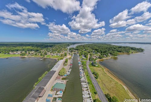 1205 Ml Ave, Meskegon MI 49445-3013 exterior