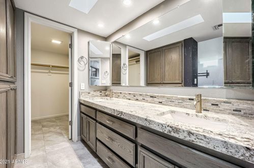 10843 11th St, Phoenix AZ 85020-5836 exterior