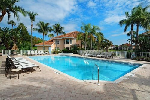 8429 Abbington Cir, Naples FL 34108-7716 exterior