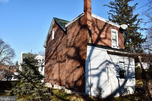 420 Jefferson Ave, Pottstown PA 19464-4702 exterior