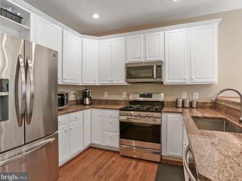 6142 Manchester Park Cir, Alexandria VA  22310-4953 exterior