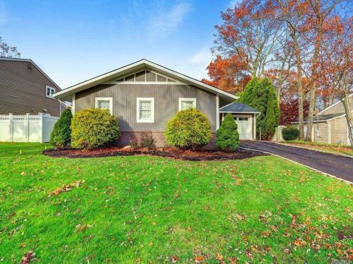 23 Cedarwood Ln, Commack, NY 11725-5603