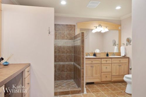 2514 Hall St, Grand Rapids MI 49506-3170 exterior