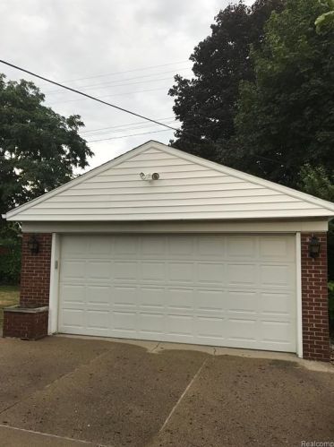 8652 Arnold St, Dearborn Heights MI  48127-1221 exterior