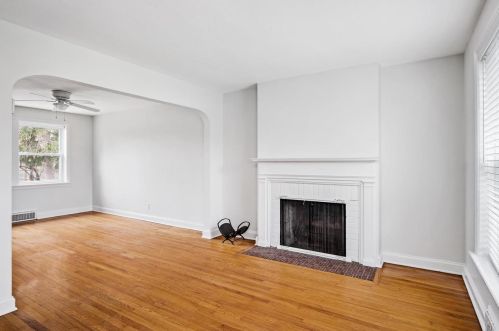 27 Waverton Dr, Saint Louis MO  63124-1558 exterior