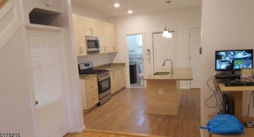 30 Montrose Ter, Irvington NJ  07111-3822 exterior