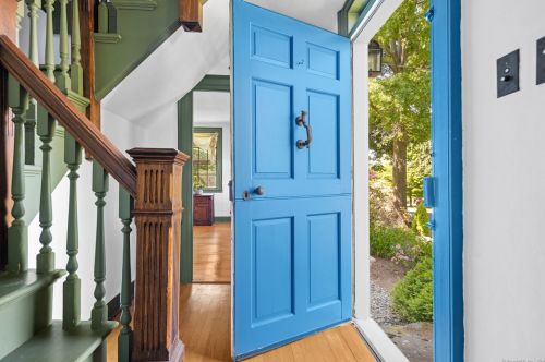 381 Hartford Ave, Hartford, CT 06111-1503