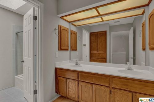 9335 Gloxinia Dr, San Antonio TX 78266-2530 exterior