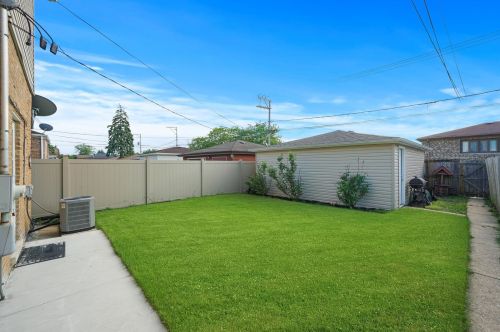 5606 Parkside Ave, Chicago IL 60646-6421 exterior