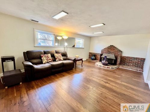 7 Hallo St, Edison NJ exterior