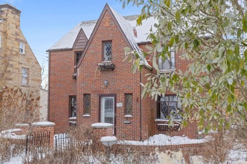 170 Mohawk Dr, Pittsburgh, PA 15228-1518