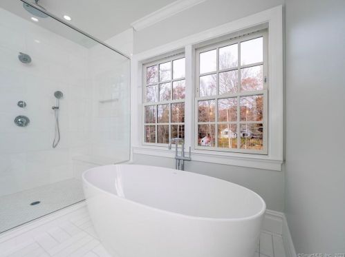 83 Frst Ln, Wilton CT 06897-1915 exterior