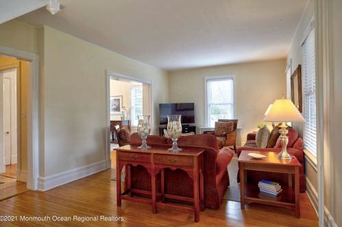 36 Little Silver Pt Rd, Little Silver NJ 07739-1732 exterior