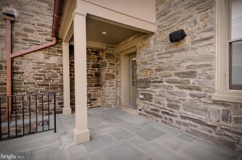 4 Chestnut Hill Ave, Philadelphia PA 19118-2715 exterior