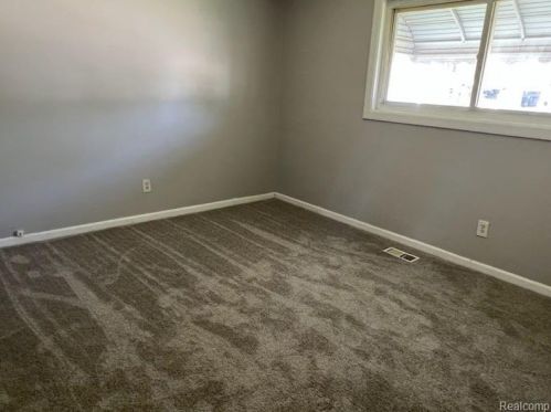 4103 Kingston St, Dearborn Heights, MI 48125-3237