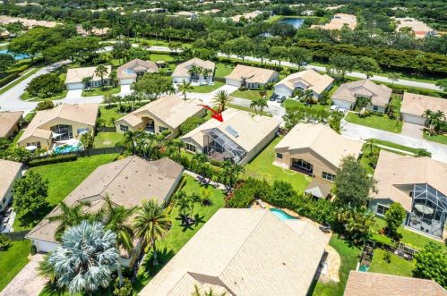 9137 Cove Point Cir, Boynton Beach FL 33472-2763 exterior