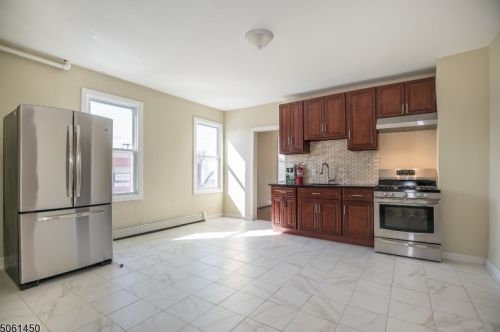 30 Glover Ave, West Paterson NJ 07424-2843 exterior