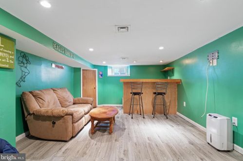 602 Glenfield Ave, Manor PA 19036-2404 exterior