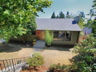 9020 17 Ave, Seattle WA  98115-3210 exterior