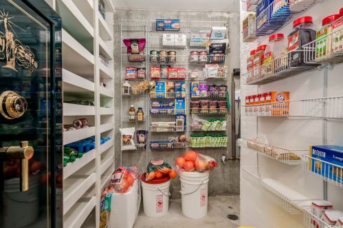 8616 Cima Dr, Sandy UT 84093-7060 exterior