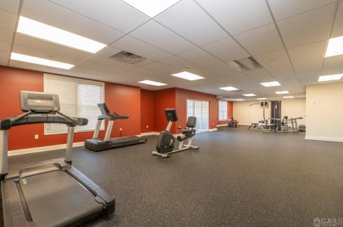 306 Regency Pl, Woodbridge NJ 07095-1036 exterior