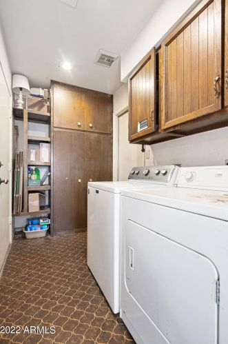 4026 Christy Dr, Phoenix AZ 85028-3108 exterior