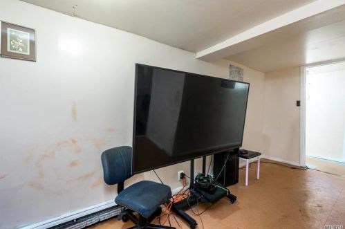 189 Broadway, Valley Stream NY 11580-4810 exterior