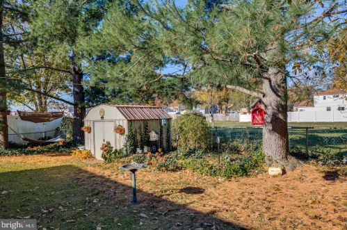 8349 Wessex Dr, Camden NJ 08109-3529 exterior