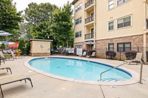 2230 Cheshire Bridge Rd, Atlanta GA 30324-5706 exterior