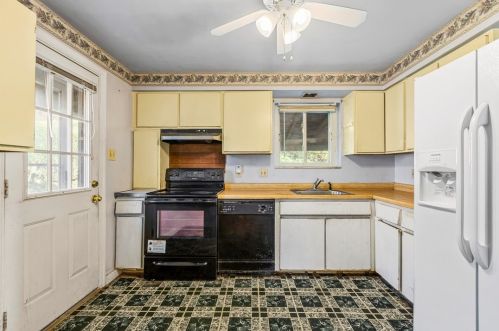 1717 Sillview Dr, Pittsburgh PA 15243-1558 exterior