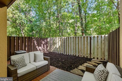 12124 Captiva Ct, Herndon VA 20191-1205 exterior