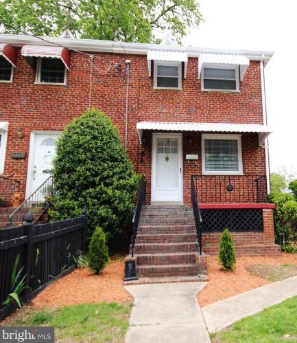 9 Caton Ave, Alexandria VA  22301-1519 exterior