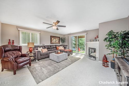 5542 Thoroughbred Dr, Wyoming MI 49418-8309 exterior