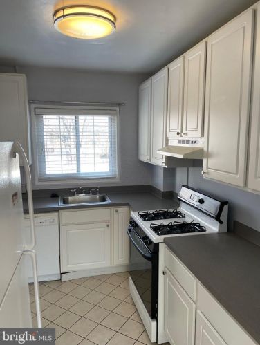 1210 Martha Custis Dr, Alexandria VA  22302-2014 exterior