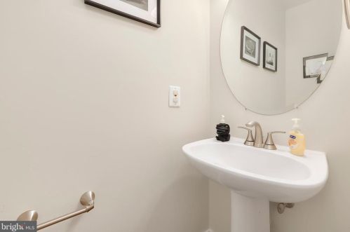 3815 White Post Ct, Alexandria VA 22304-6357 exterior