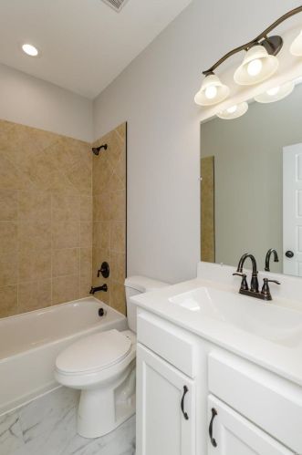 150 Village Circle Dr, Winfield MO 63389-2051 exterior