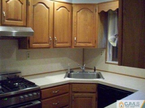 182 Newman St, Metuchen NJ  08840-2642 exterior