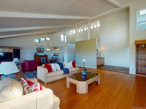 1994 Alaeloa St, Honolulu HI 96821-1021 exterior