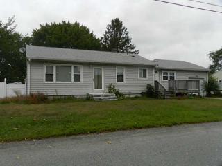 17 Philips Ave, Middletown, RI 02842-4542