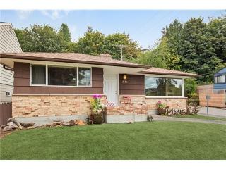 2580 56 Ave, Seattle WA  98116-2292 exterior