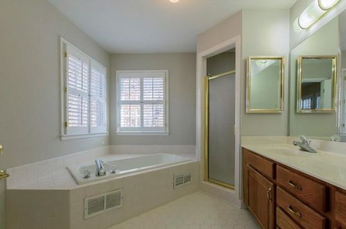 8913 Carroll Mnr Dr, Atlanta GA 30350-2080 exterior