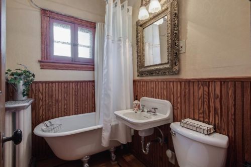 626 4th St, Stillwater MN 55082-4827 exterior