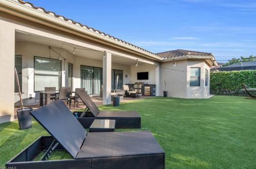 3376 Atlantic Cir, Naples FL 34119-8636 exterior