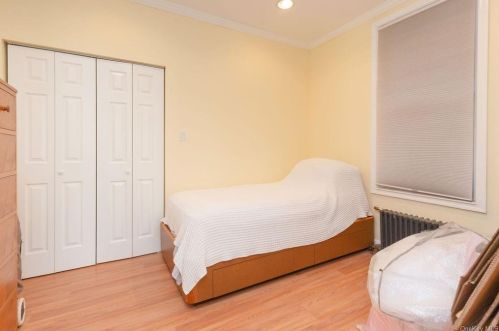 1842 Holland Ave, Bronx NY 10467-8709 exterior