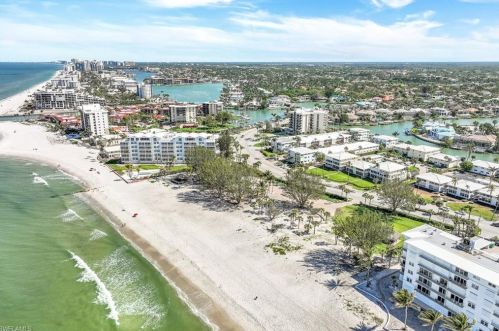 635 Anchor Rode Dr, Naples FL 34103-2716 exterior